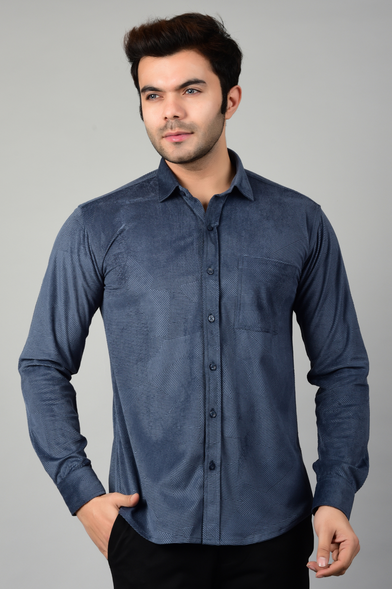 A model wearing a ocean blue shirt-Muselot