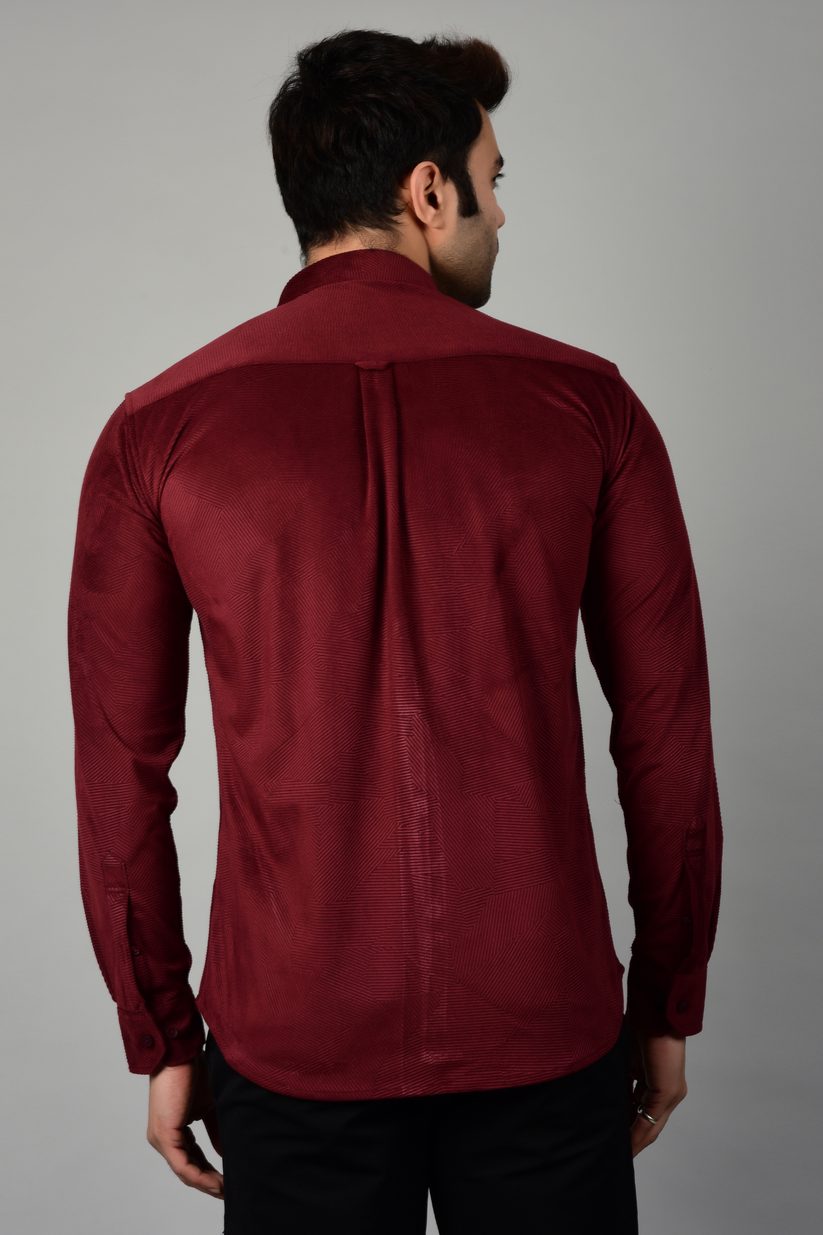 Model showcasing the black side of the maroon shirt,highlighting it's back design and snug fit-Muselot