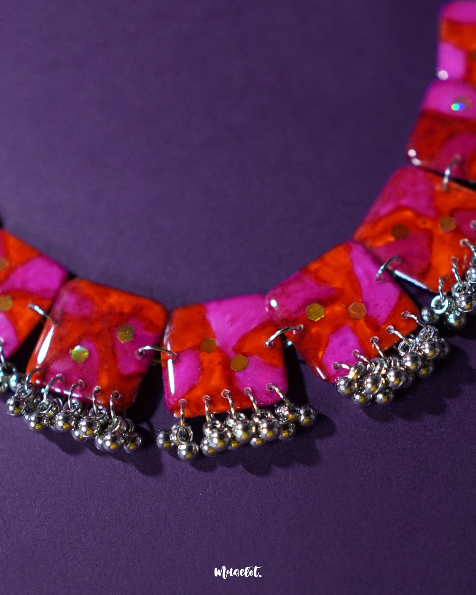 Zoom-in shot of the Aynoor pink floral jewelry set, highlighting the intricate pink floral details and delicate craftsmanship that add a touch of elegance and femininity to the design — Muselot.