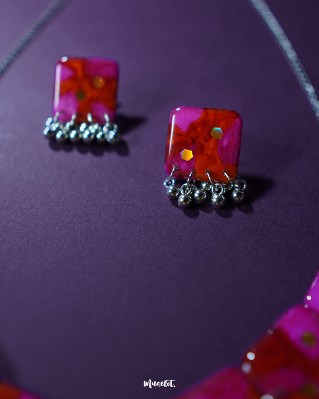 Aynoor pink floral jewelry set, elegantly displayed against a subtle background, with soft pink floral patterns and fine detailing that enhance the set's graceful and feminine appeal — Muselot.