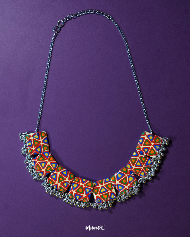 Bandhani handmade necklace, set against a soft backdrop, featuring intricate Bandhani patterns and vibrant colors that bring out a traditional yet elegant charm — Muselot.