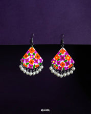 Guldaan floral earrings with vibrant hand-painted multicolour flowers and dangling white pearl drops, displayed against a purple background – Muselot.