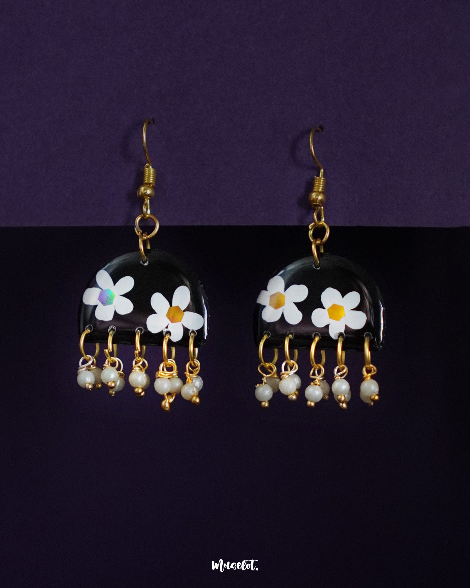 Raatrani_floral_hook_earrings_Muselot.jpg