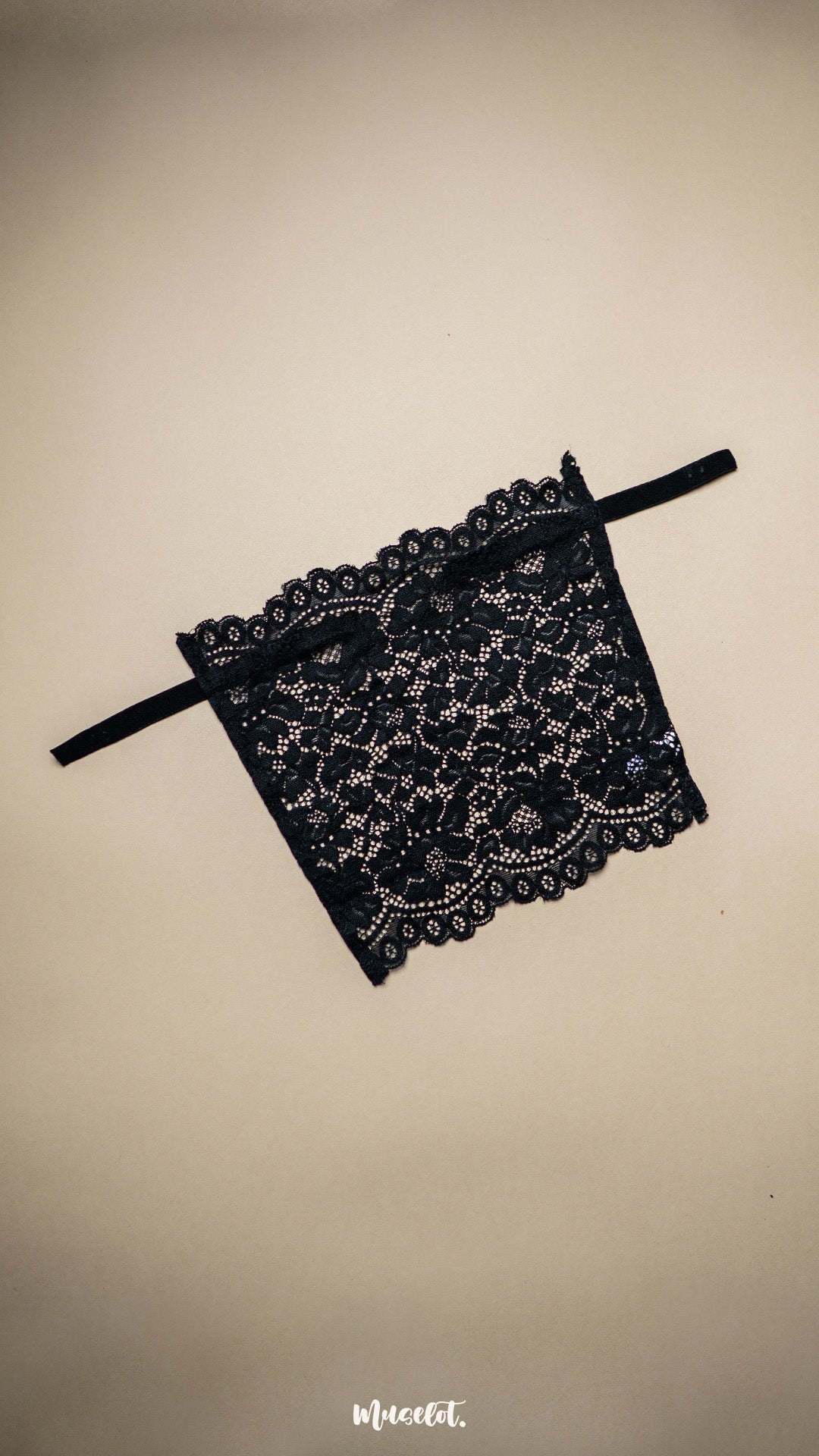 Sesame Black - Lace Mockers