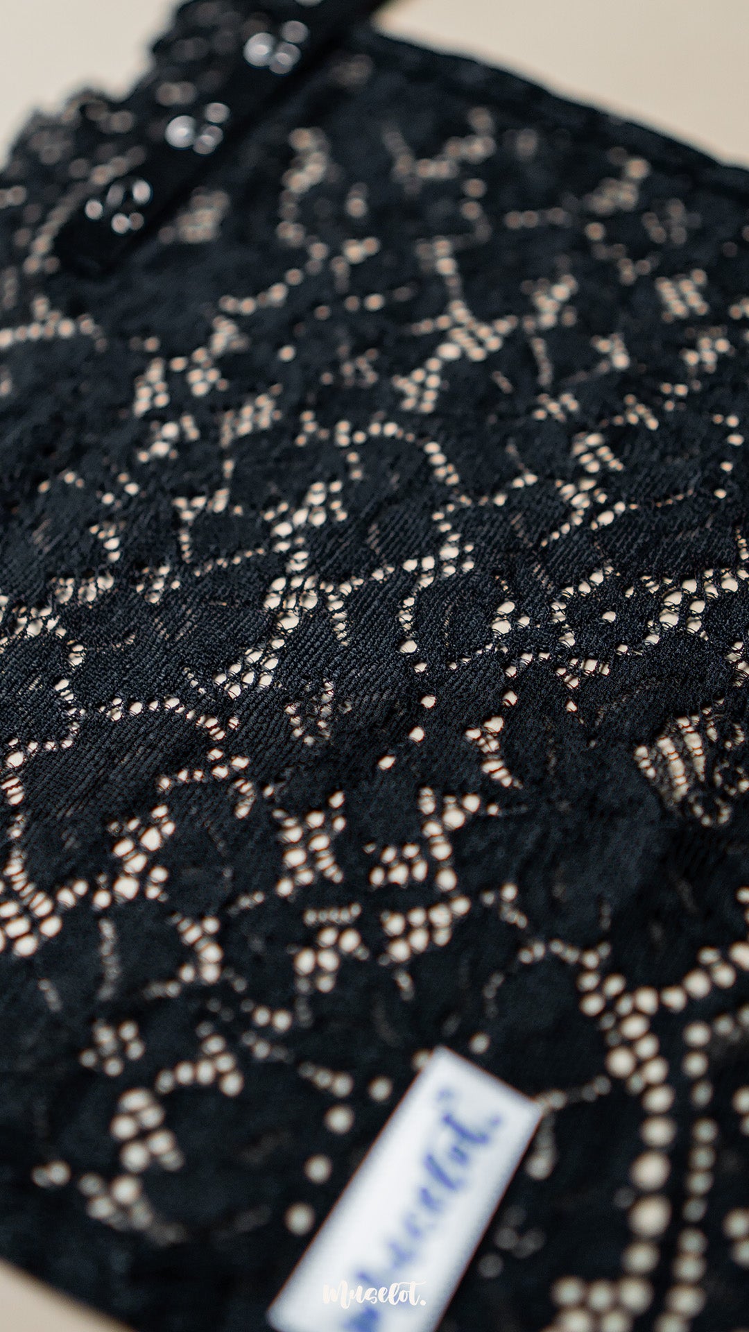 Sesame Black - Lace Mockers