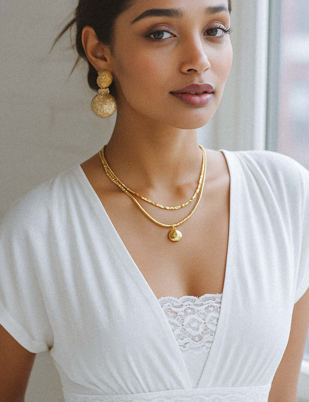 mocker-White-Solid-worn-model-daylight.jpg
