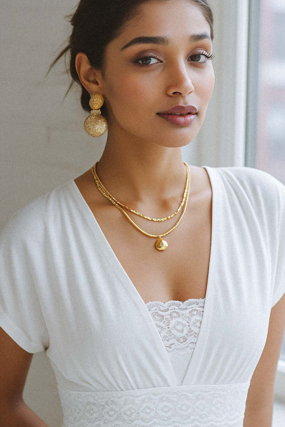 mocker-White-Solid-worn-model-daylight.jpg