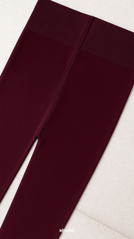 Close-up of snug-fit waistband on semi-opaque maroon tights, highlighting secure hold, stretch comfort, and premium finish - Muselot