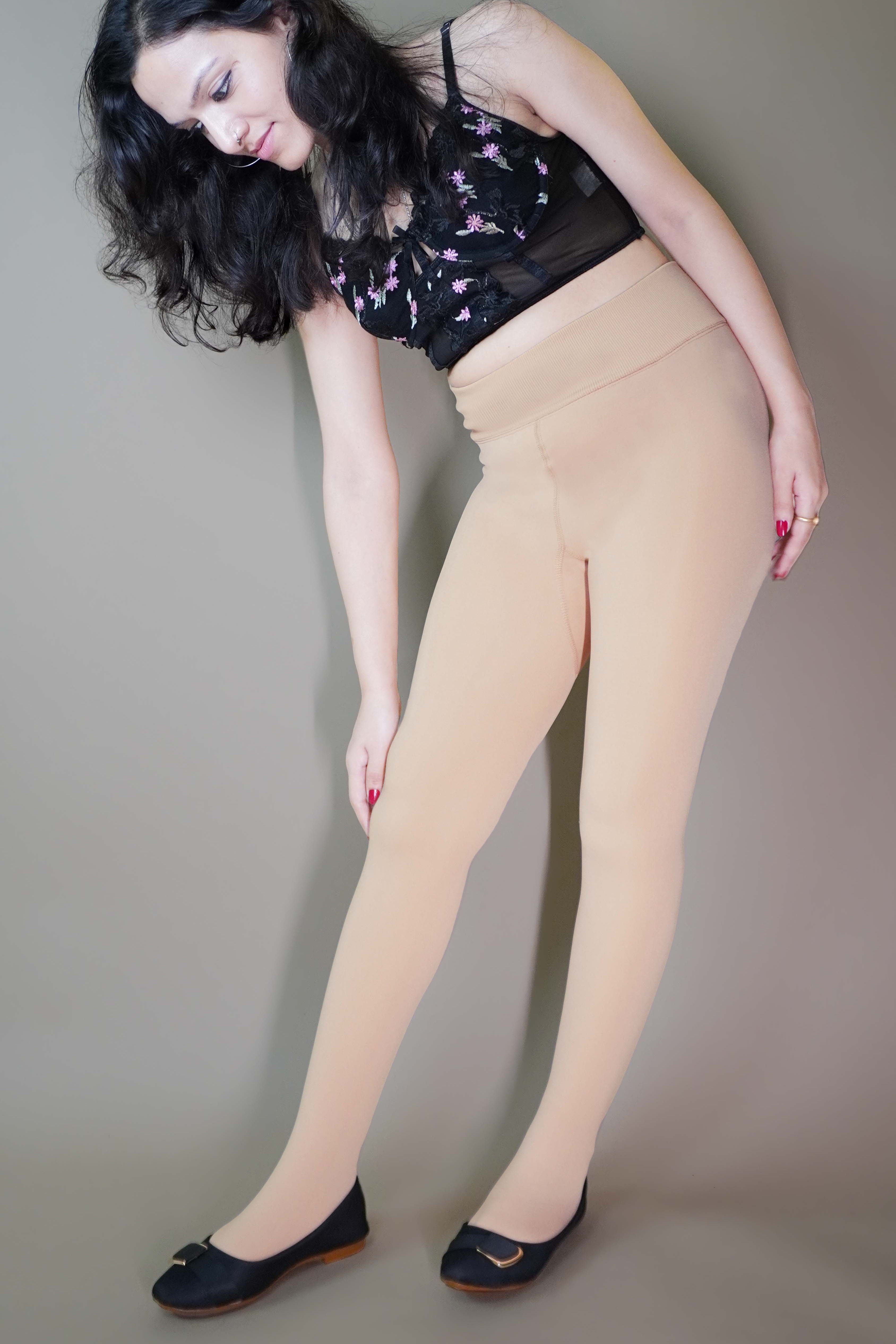 A model, wearing stylish skin warm tights, showcasing their sleek, form-fitting design that provides warmth while maintaining a natural, seamless look-Muselot