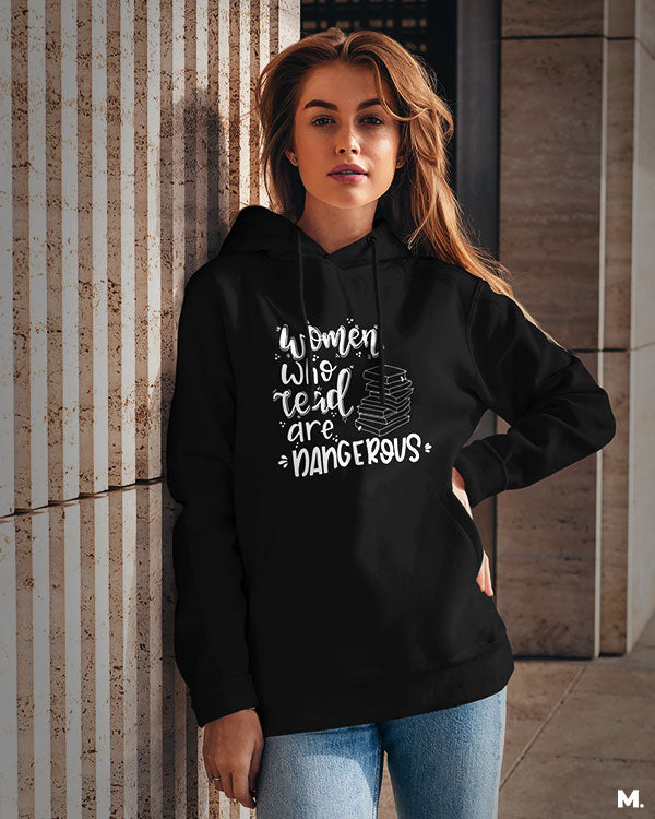 Printed hoodie for bibliophile Women who read are dangerous Muselot