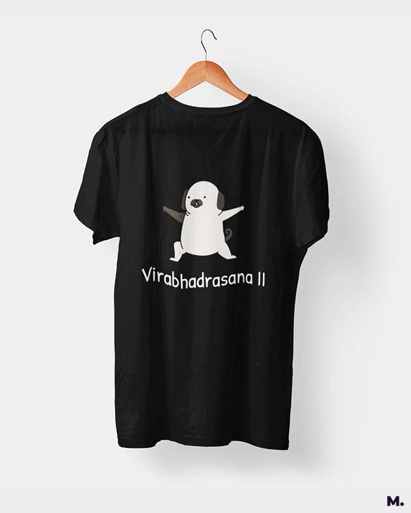Muselot's black t-shirt printed with Virabhadrasana for yoga and dog lovers.