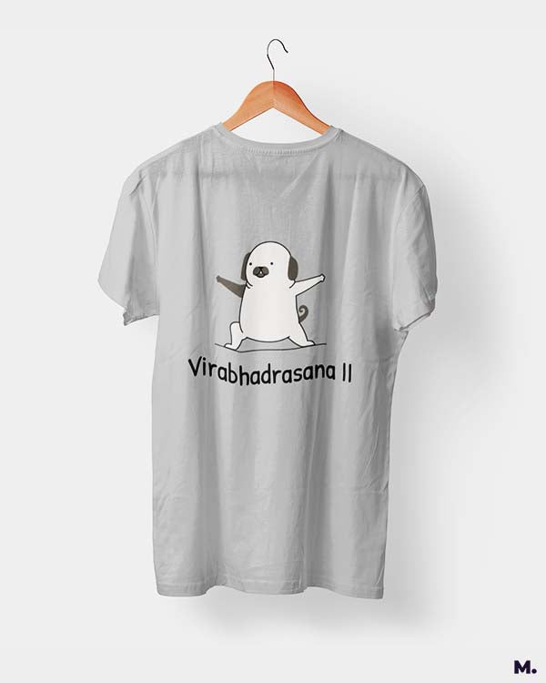 Muselot's Melange grey t-shirt printed with Virabhadrasana for yoga and dog lovers.