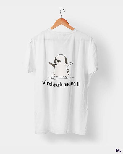 Muselot's White t-shirt printed with Virabhadrasana for yoga and dog lovers.